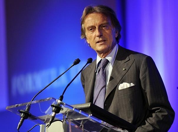 Luca di Montezemolo mit dem Ehrenpreis geehrt. Foto: Fiat/auto-reporter.net